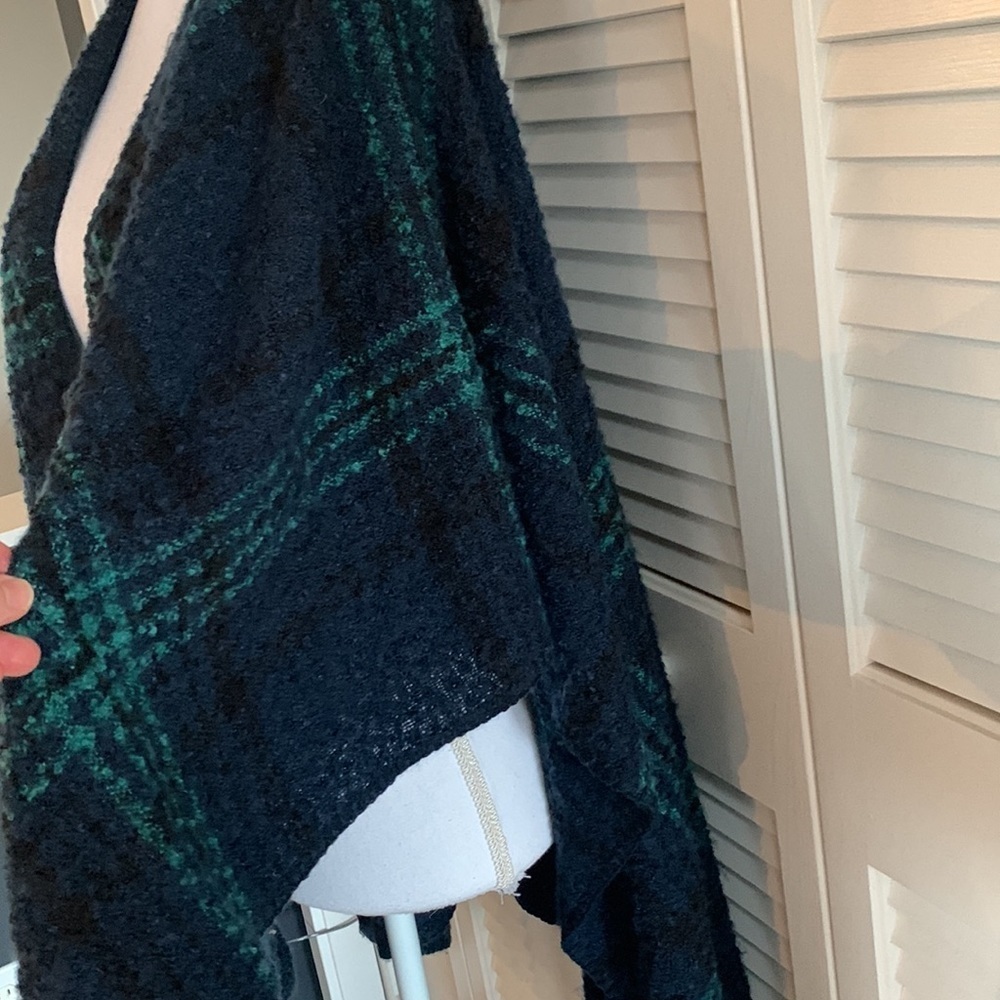 Woolrich Women’s Blue Green Black Plaid Poncho Shawl Wrap One Size Fits All - Picture 5 of 8
